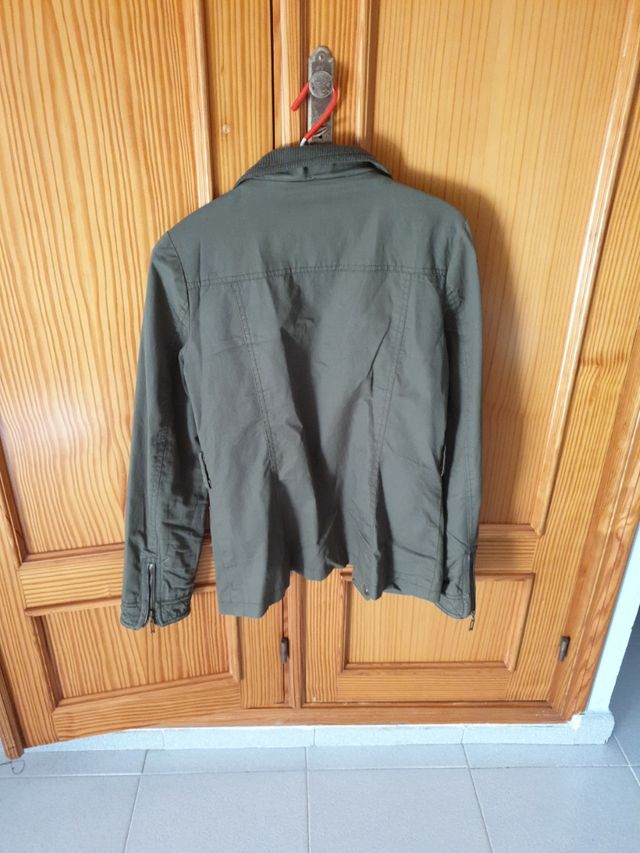 CHAQUETA verde militar