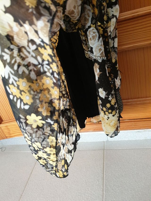 Vestido flores amarillo y negro