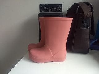 Botas de agua infantiles. Talla 22. Zara de segunda mano por 5 EUR en  Madrid en WALLAPOP
