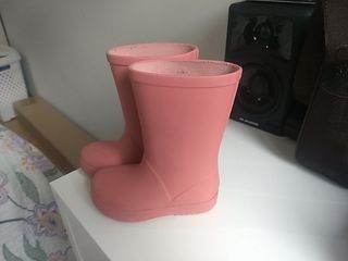 Botas de agua infantiles. Talla 22. Zara de segunda mano por 5 EUR en  Madrid en WALLAPOP