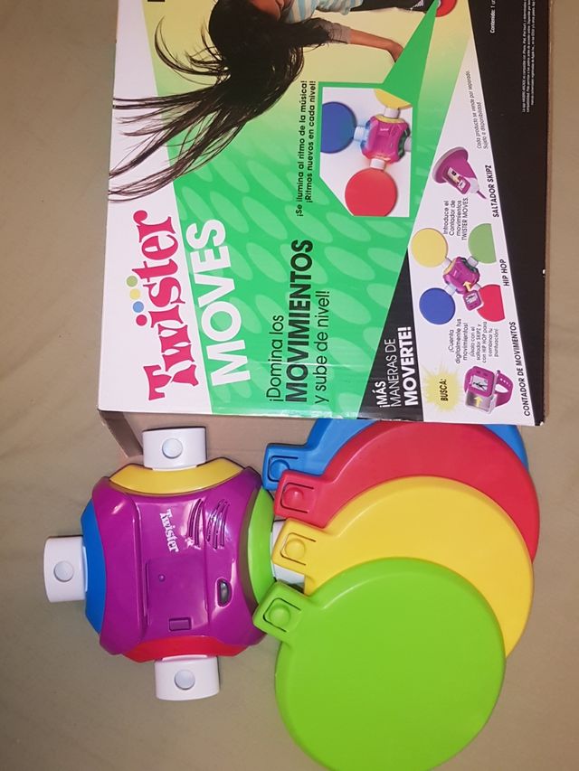 Hasbro Juegos Twister Moves Hip Hop Lunares