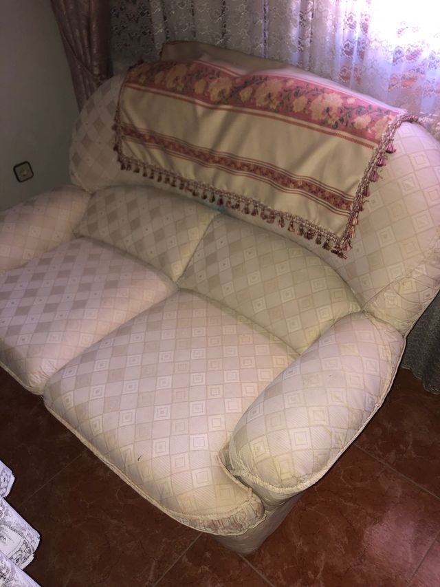 Sofás 3 y 2 plazas.