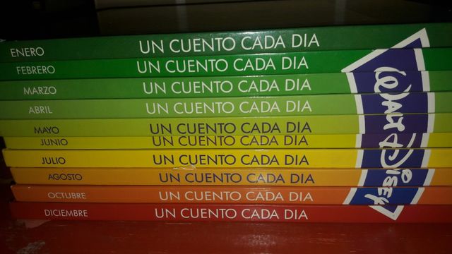 UN CUENTO CADA DIA. Colección de 10 volúmenes