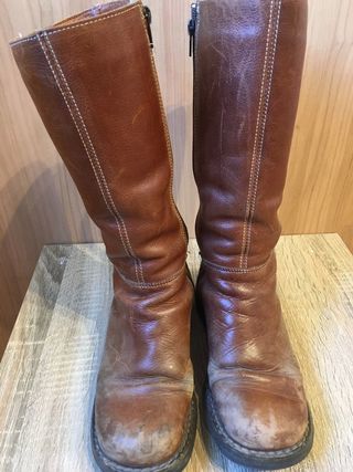 Botas altas planas marrones alpe talla 37 de segunda mano por 10 EUR en  Zaragoza en WALLAPOP