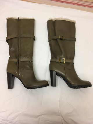 Botas de piel italianas sin estrenar de segunda mano por 42 EUR en Barbera  del Valles en WALLAPOP