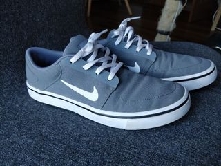 Zapatillas Nike SB lona talla 42 de segunda mano por 40 EUR en Santiago de  Compostela en WALLAPOP