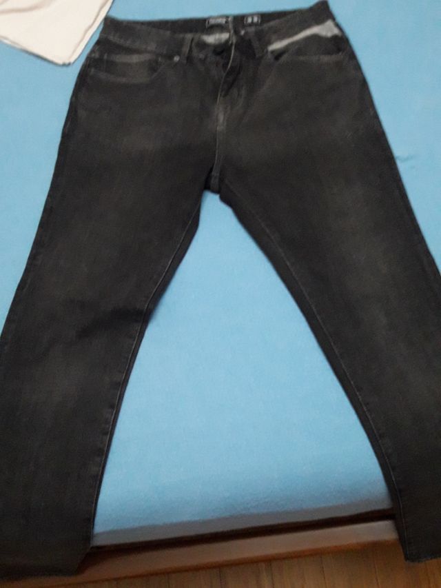 Pantalón vaquero negro