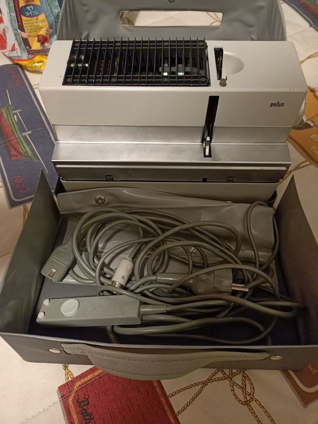 Proyector diapositivas Braun de los 60