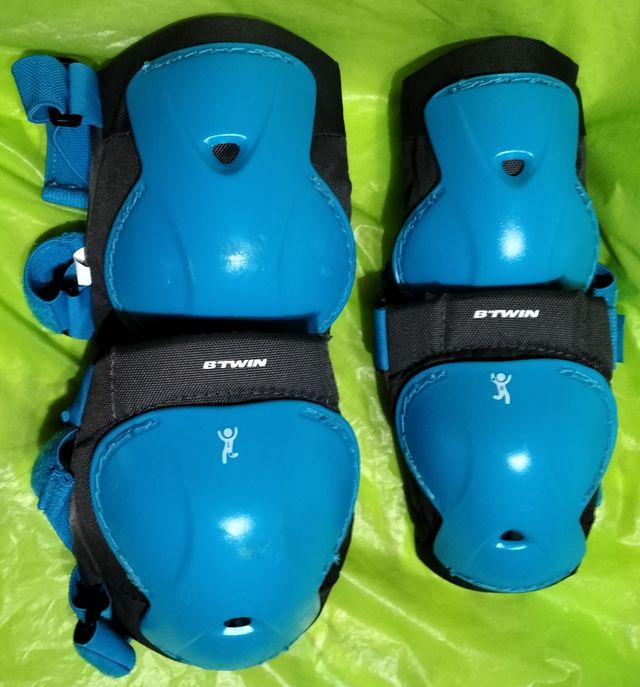 CASCO CON CODERAS Y RODILLERAS PARA NIÑO