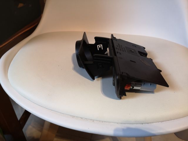 Mueble Audi A4 para reloj