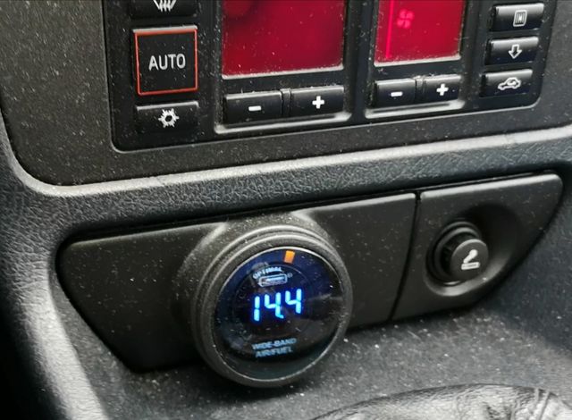 Mueble Audi A4 para reloj