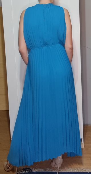 Vestido vaporoso plisado midi azul zara de segunda mano por 45 EUR en Poio  en WALLAPOP