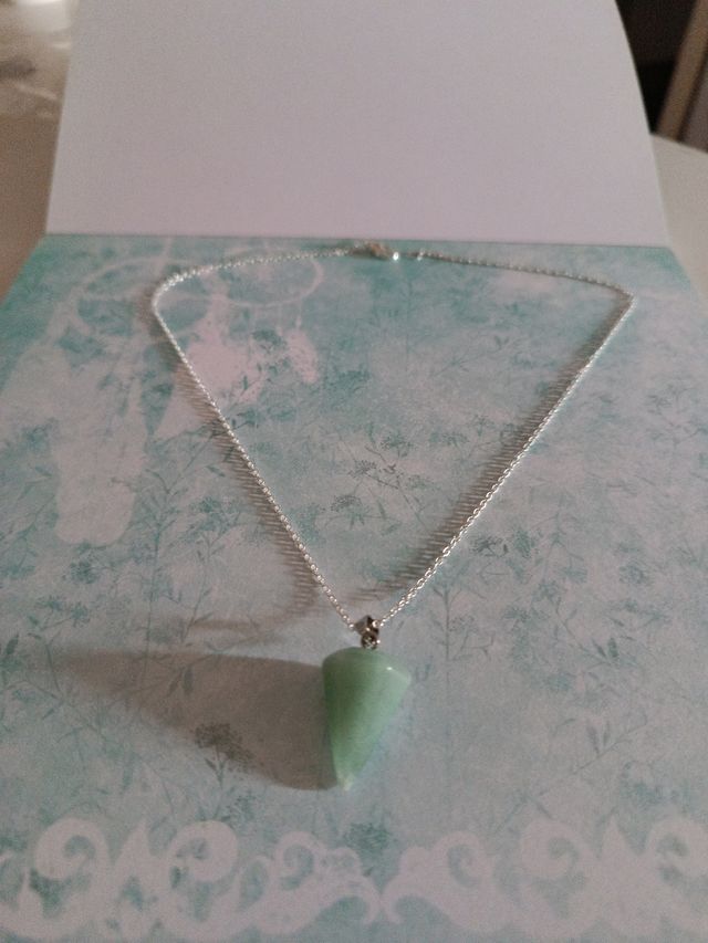 péndulo con cadena de plata