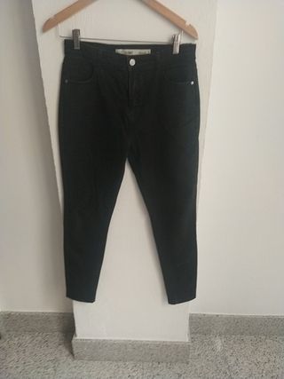 Pantalón vaquero negro mujer talla 44 nuevo de segunda mano por 10 EUR en  Fernan-Nuñez en WALLAPOP