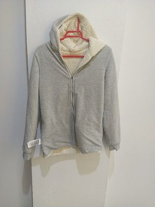 Sudadera niña-mujer forro borrego talla 14 o 40 de segunda mano por 10 EUR  en Fernan-Nuñez en WALLAPOP