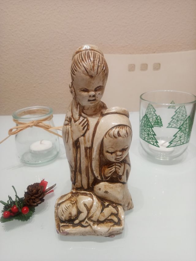 figura nacimiento , portal belén