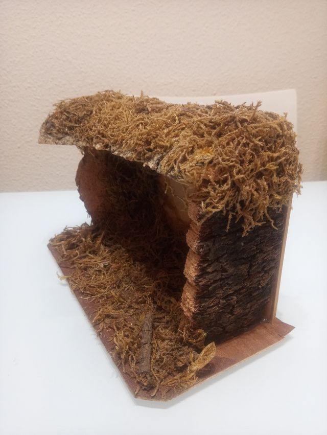 figura nacimiento , portal belén