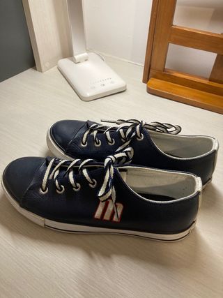 Zapatillas Mustang piel azul marino de segunda mano por 9 EUR en Córdoba en  WALLAPOP