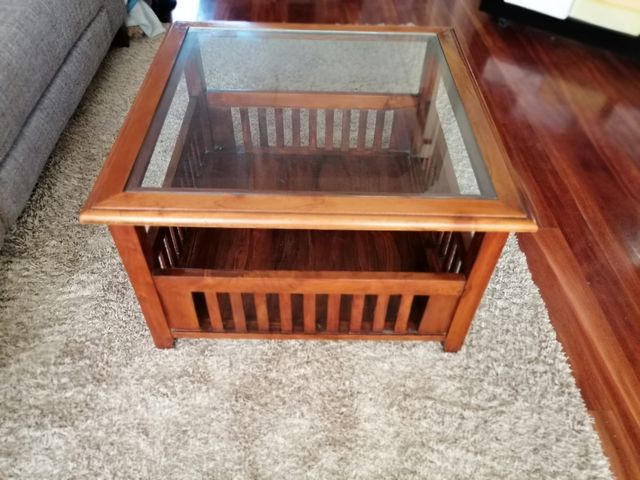 Dos mesas de teca en buen estado.Estupenda ocasión