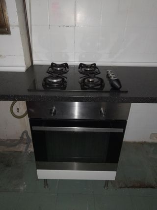 Cocina gas 4 fuegos y horno electrico de segunda mano por 150 EUR en Madrid  en WALLAPOP