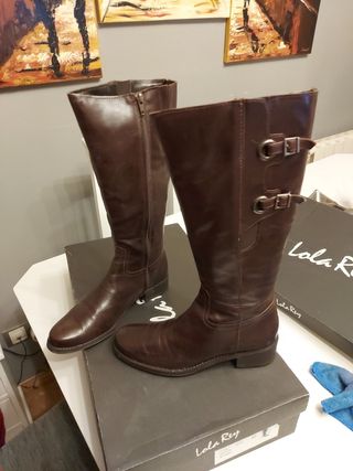 Botas altas de piel marrones 1 vez puesta. de segunda mano por 15 EUR en  Madrid en WALLAPOP