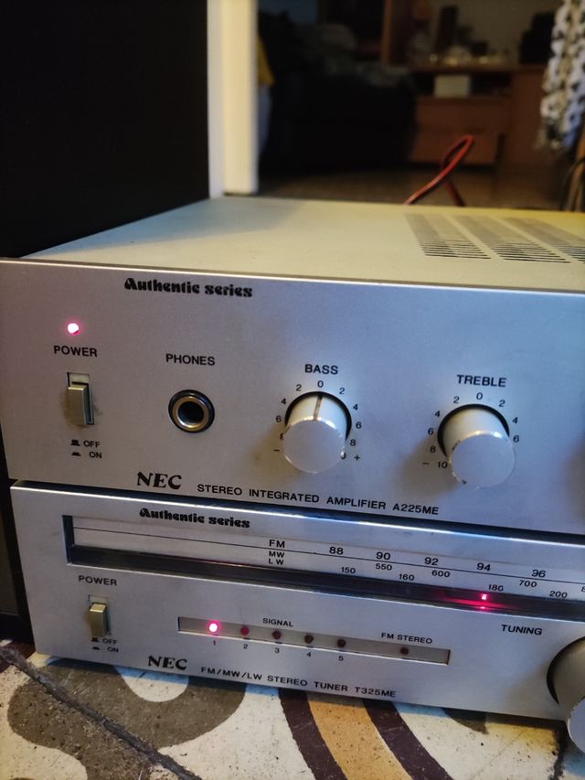 Mini cadena Nec hifi- amplificador y radio FM/AM