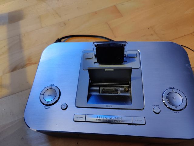 Altaveu radio Philips DC390 per posar iphone/ipad