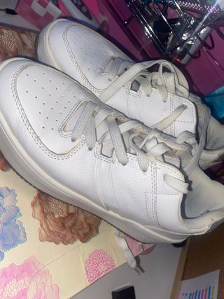 Botines blanco Bershka de segunda mano por 3 EUR en Sevilla en WALLAPOP