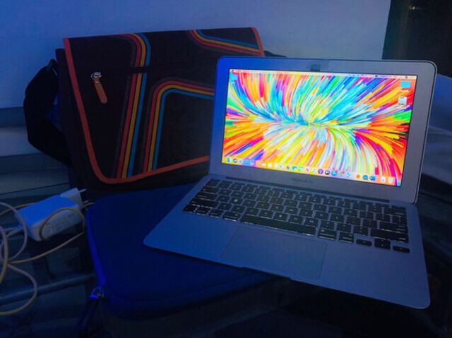 Portatil Apple Air 11"