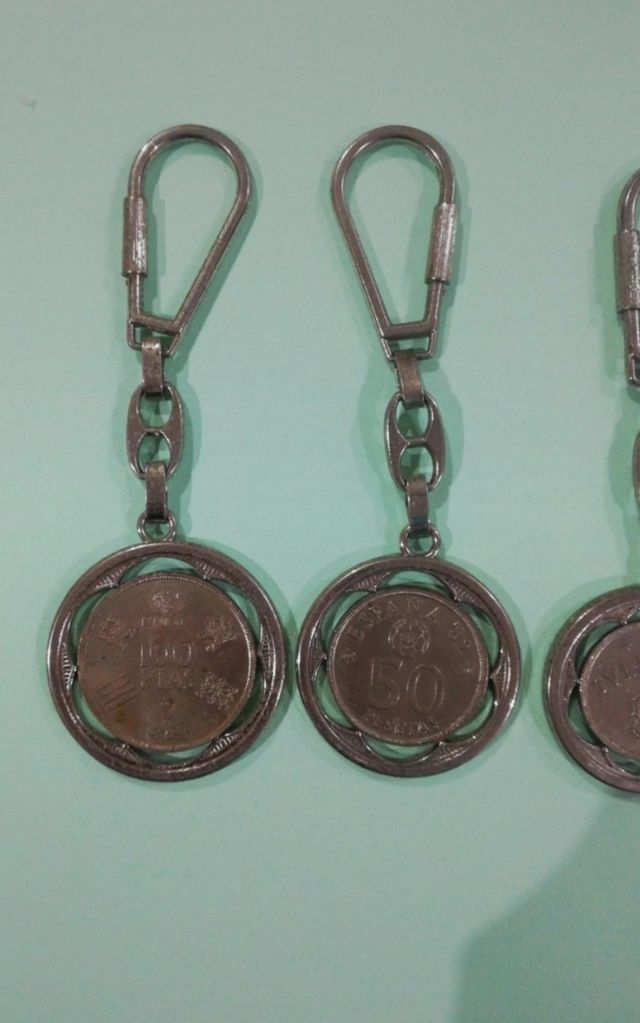 colección llaveros metálicos con pesetas '80