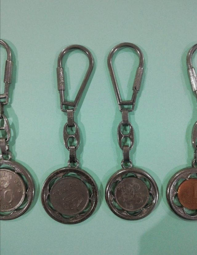 colección llaveros metálicos con pesetas '80