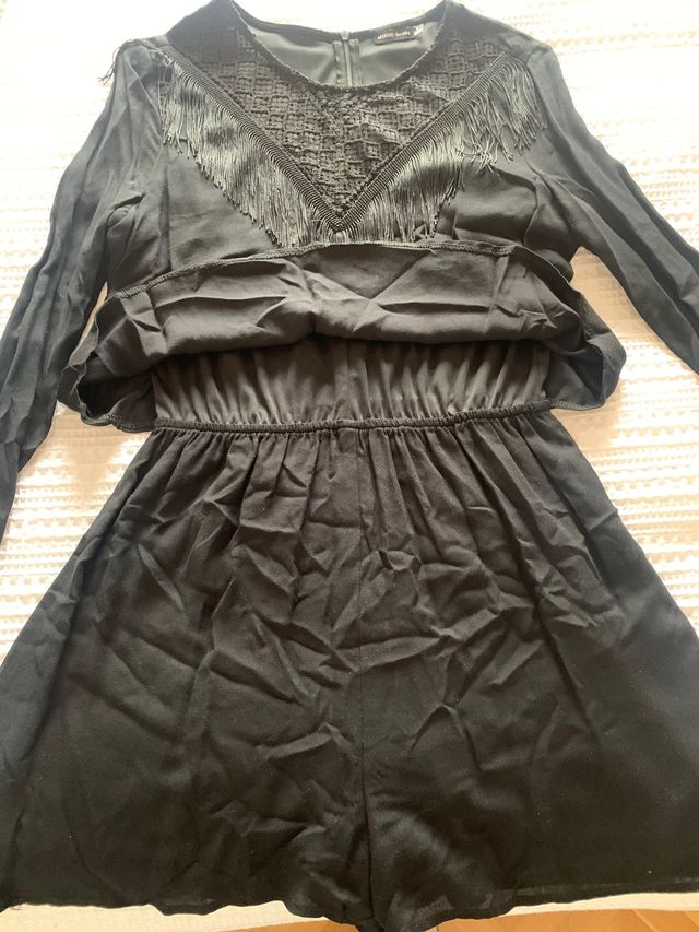 Mono negro con flecos, precioso!!