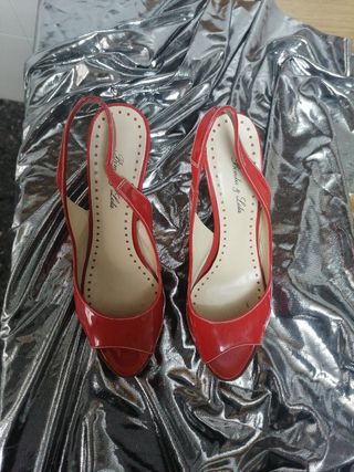 Bimba y Lola sandalias rojas talla 38 de segunda mano por 15 EUR en Aspe en  WALLAPOP