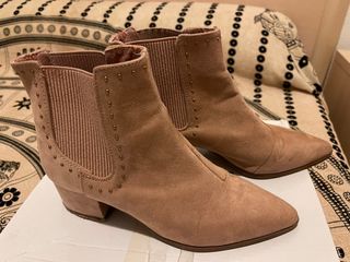 Botines antelina Primark de segunda mano por 6 EUR en Badajoz en WALLAPOP
