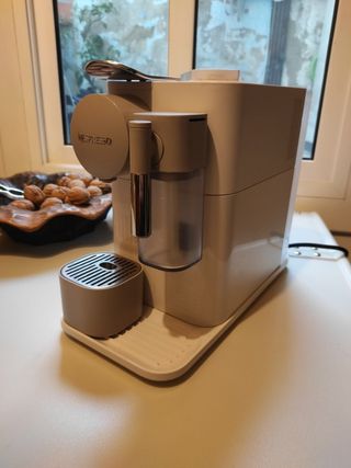 Cafetera Nespresso de segunda mano en Santa Coloma de Gramenet en WALLAPOP