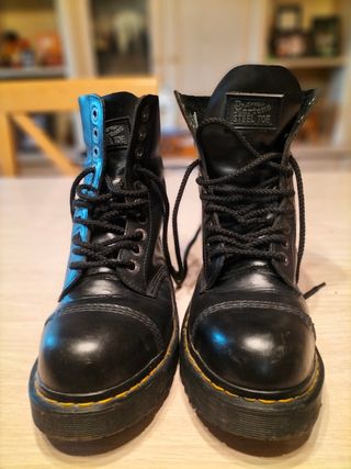 Botas Dr. Martens de segunda mano por 70 EUR en Allariz en WALLAPOP