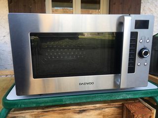 Microondas con grill y conveccion de segunda mano por 75 EUR en Almazcara  en WALLAPOP