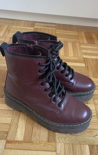 Botas militares granates con plataforma de segunda mano por 20 EUR en San  Agustín del Guadalix en WALLAPOP