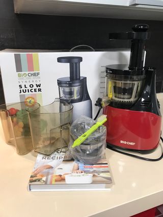 Extractor de zumos BioChef Synergy Slow Juicer de segunda mano por 75 EUR  en Cornellà de Llobregat en WALLAPOP