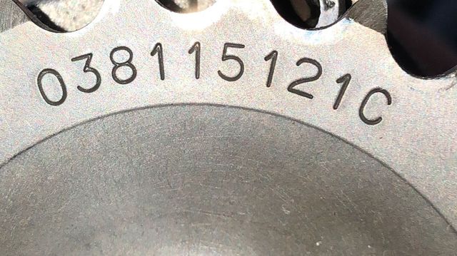 4/BOMBA DE ACEITE VOLKSWAGEN GOLF V