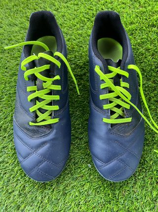 Zapatillas tacos fútbol Decathlon 39 de segunda mano por 15 EUR en Valencia  en WALLAPOP