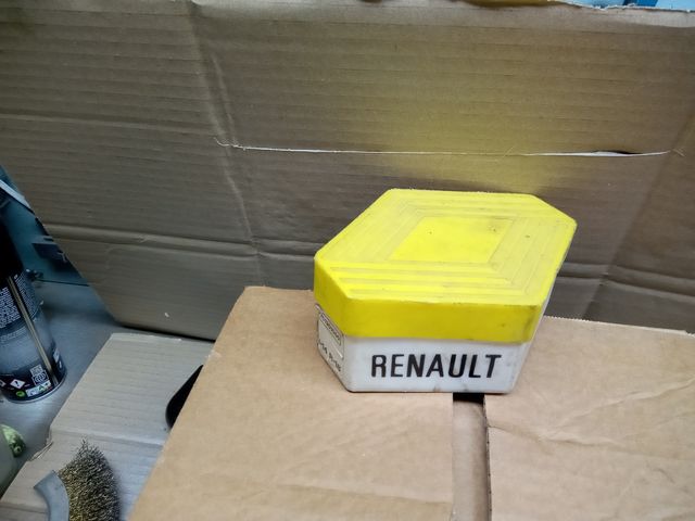 estuche para guardar bombillas