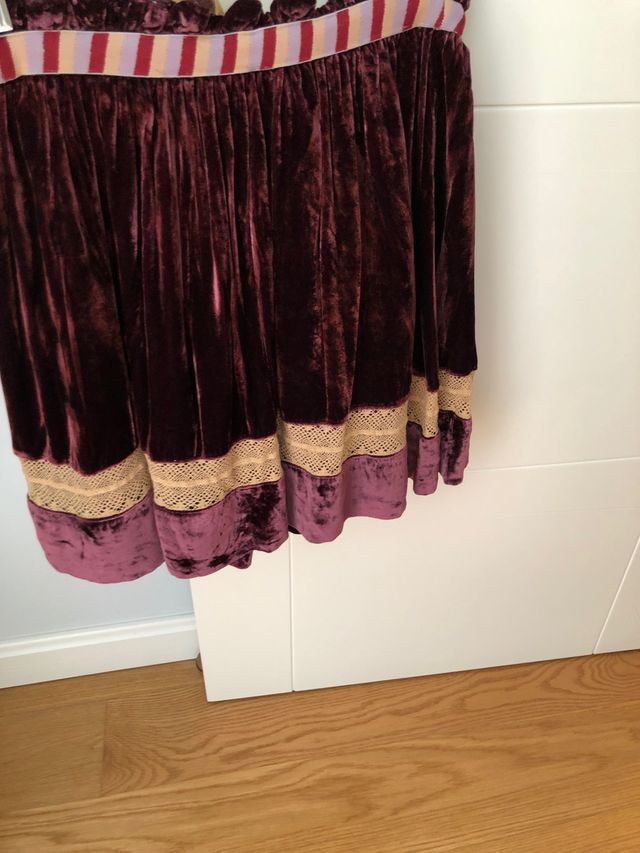 FALDA de terciopelo. CORTE INGLÉS