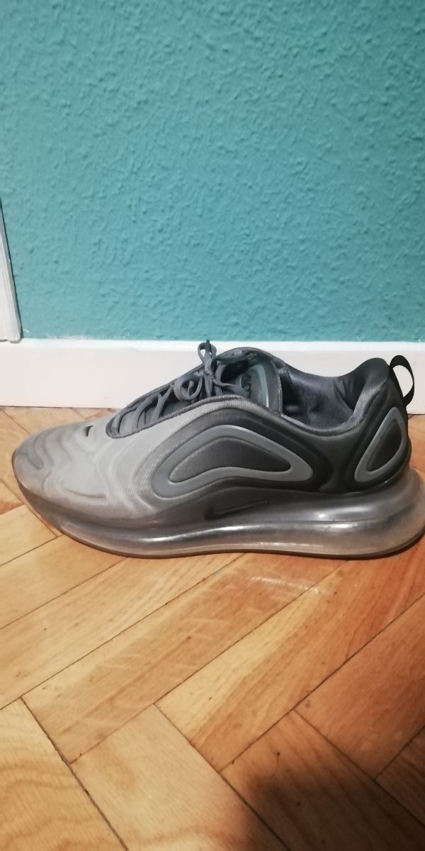 NIKE AIR MAX 720
