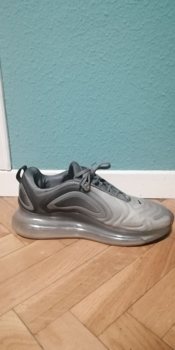NIKE AIR MAX 720