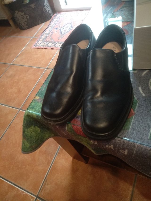 Calzado de piel.Suela antideslizante, confortables