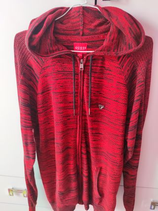 SUDADERA GUESS ORIGINAL de segunda mano por 22 EUR en A Coruña en WALLAPOP