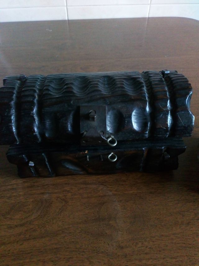 Juego de baúles en madera con decoración