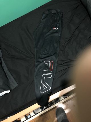 Pantalon chandal fila de segunda mano por 9 EUR en Urretxu en WALLAPOP