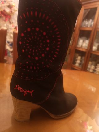 Botas sra DESIGUAL de segunda mano por 20 EUR en Canuta en WALLAPOP